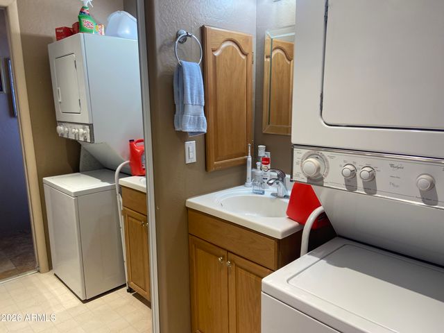 2010 S Crow Avenue, Apache Junction, AZ 85119