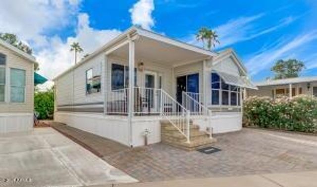 2010 S Crow Avenue, Apache Junction, AZ 85119