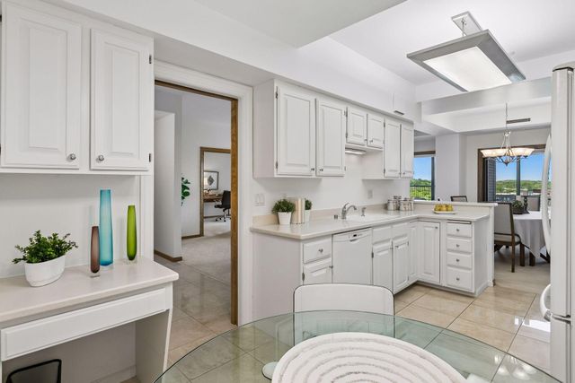 1201 Yale Place 809, Minneapolis, MN 55403