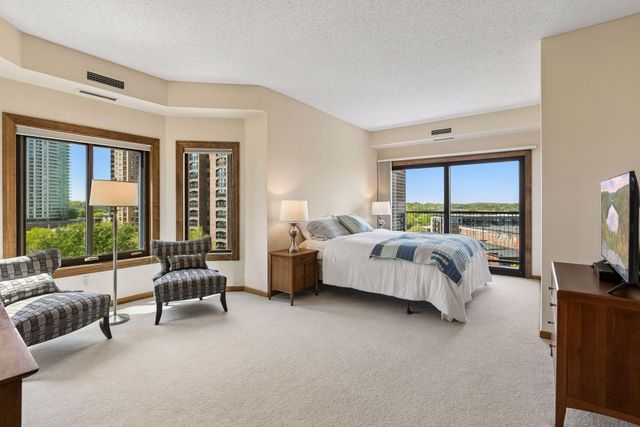 1201 Yale Place 809, Minneapolis, MN 55403