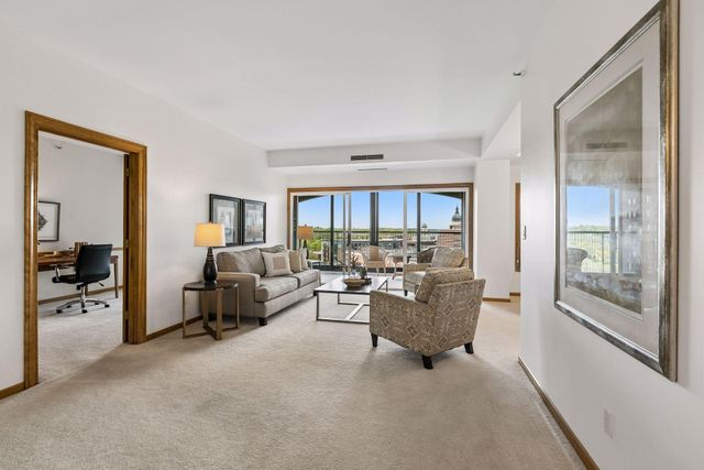 1201 Yale Place 809, Minneapolis, MN 55403