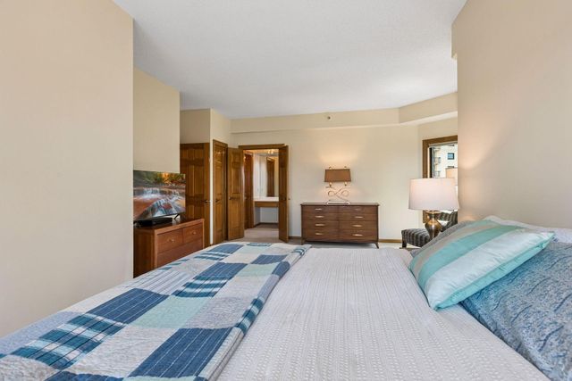 1201 Yale Place 809, Minneapolis, MN 55403