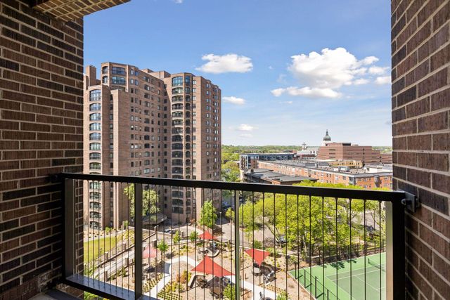 1201 Yale Place 809, Minneapolis, MN 55403
