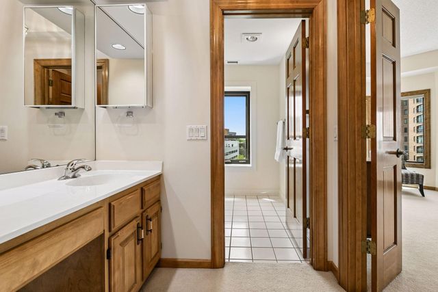 1201 Yale Place 809, Minneapolis, MN 55403