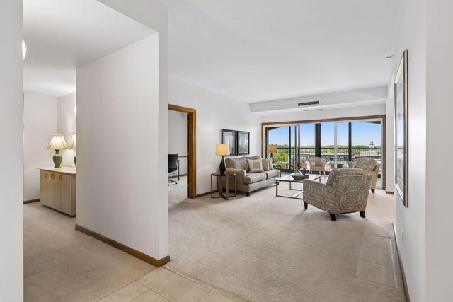 1201 Yale Place 809, Minneapolis, MN 55403