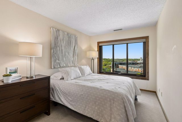 1201 Yale Place 809, Minneapolis, MN 55403