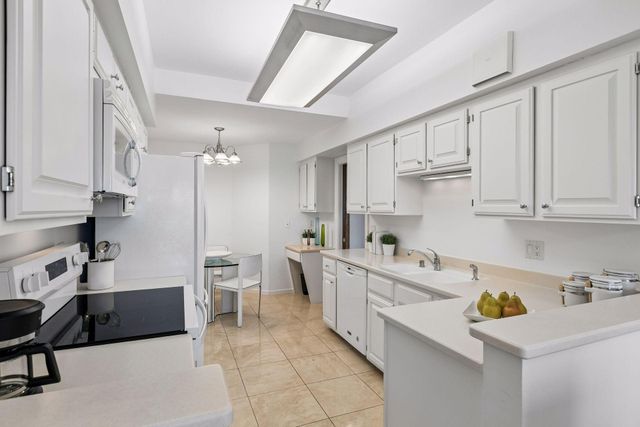 1201 Yale Place 809, Minneapolis, MN 55403