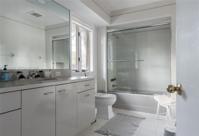 950 S Southlake Drive 950, Hollywood, FL 33019