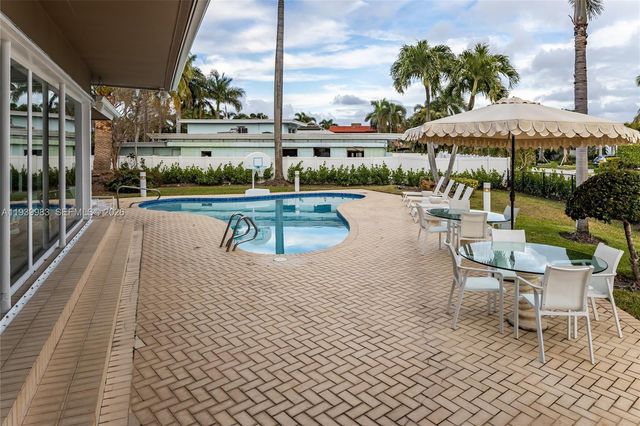 950 S Southlake Drive 950, Hollywood, FL 33019