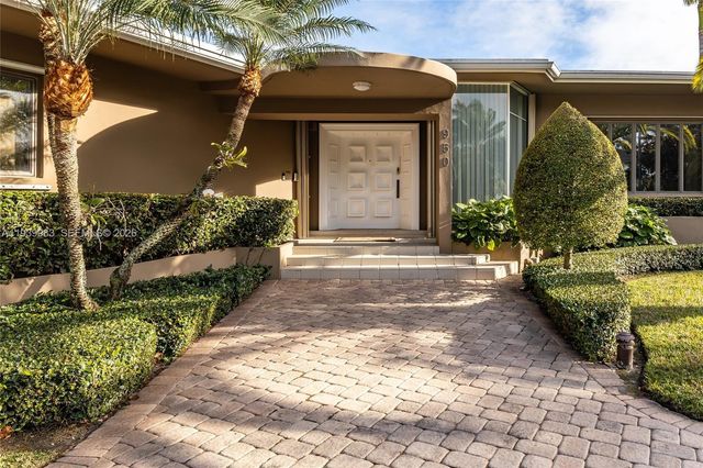 950 S Southlake Drive 950, Hollywood, FL 33019