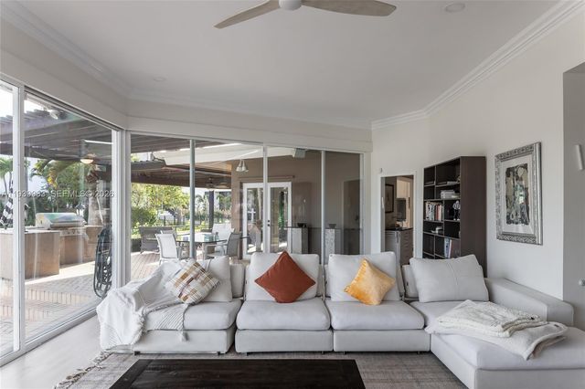 950 S Southlake Drive 950, Hollywood, FL 33019