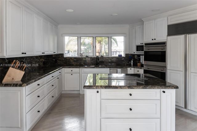 950 S Southlake Drive 950, Hollywood, FL 33019