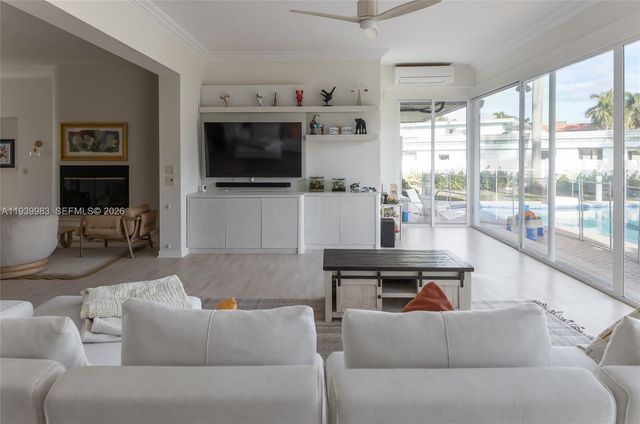 950 S Southlake Drive 950, Hollywood, FL 33019