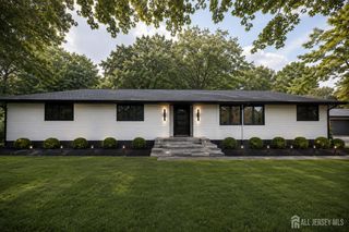 26 Bentley Road, Monroe, NJ 08831