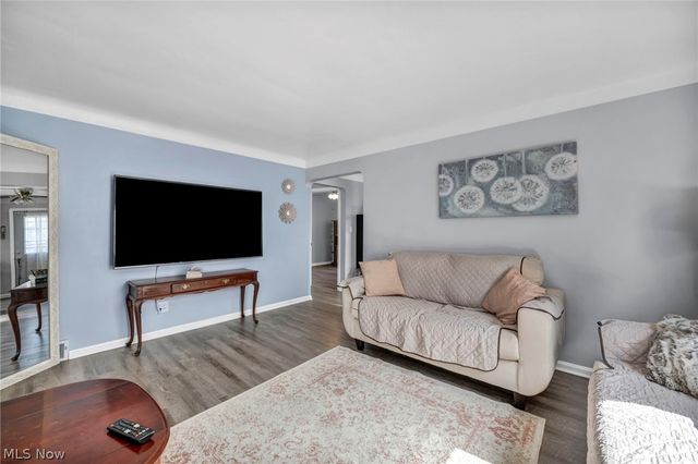 6133 W 54th Street, Parma, OH 44129