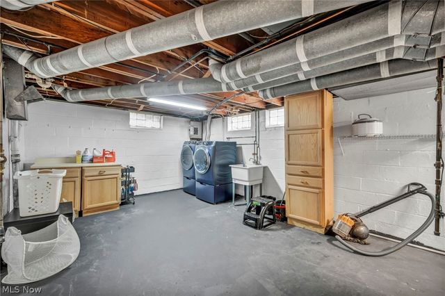 6133 W 54th Street, Parma, OH 44129