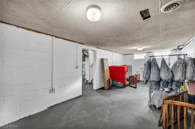 6133 W 54th Street, Parma, OH 44129