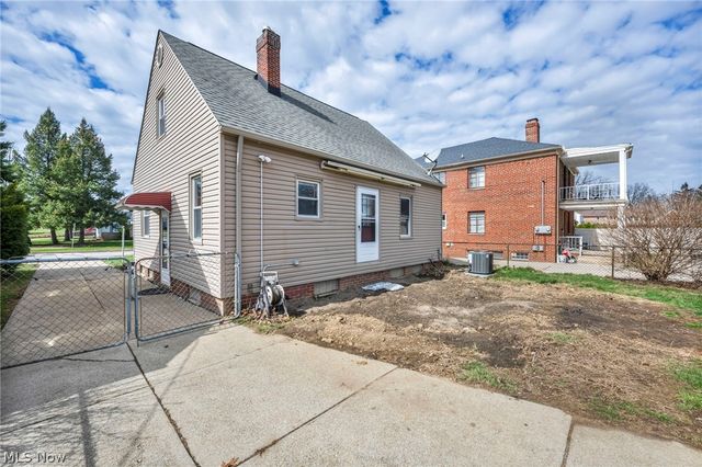 6133 W 54th Street, Parma, OH 44129