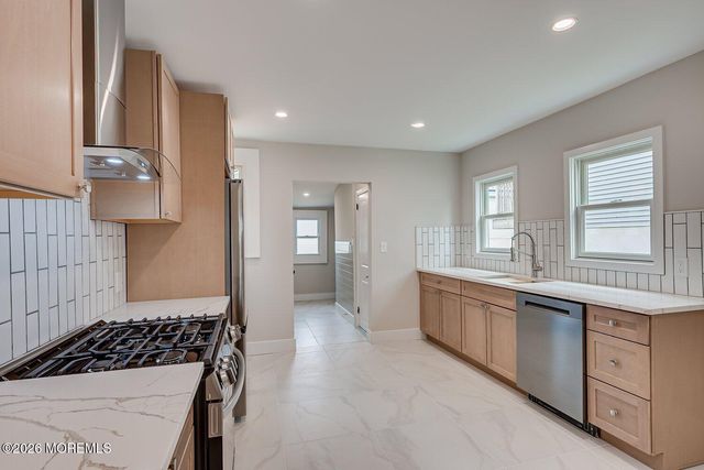 27 Birchwood Avenue, Keansburg, NJ 07734