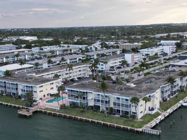 101 Doolen Court 305, North Palm Beach, FL 33408