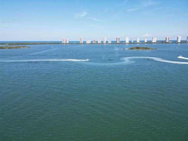 101 Doolen Court 305, North Palm Beach, FL 33408