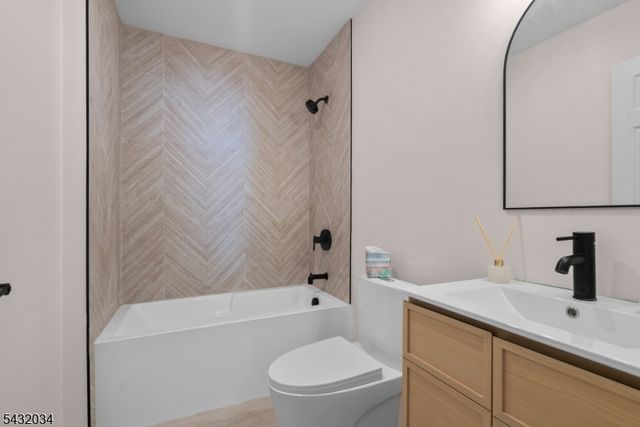 127 Steuben St, East Orange City, NJ 07018