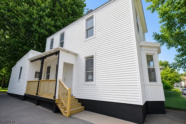 127 Steuben St, East Orange City, NJ 07018