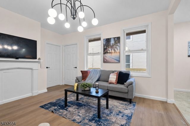 127 Steuben St, East Orange City, NJ 07018