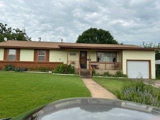 210 N Avenue T, Clifton, TX 76634