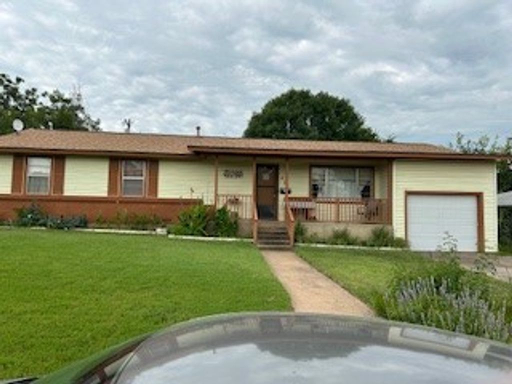 210 N Avenue T, Clifton, TX 76634