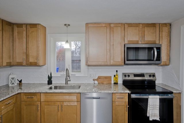 99 Massreco St, Springfield, MA 01109