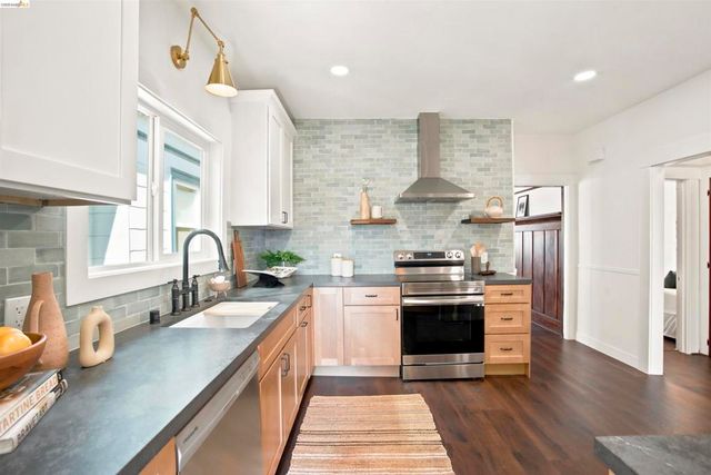 4205 West St, Oakland, CA 94608