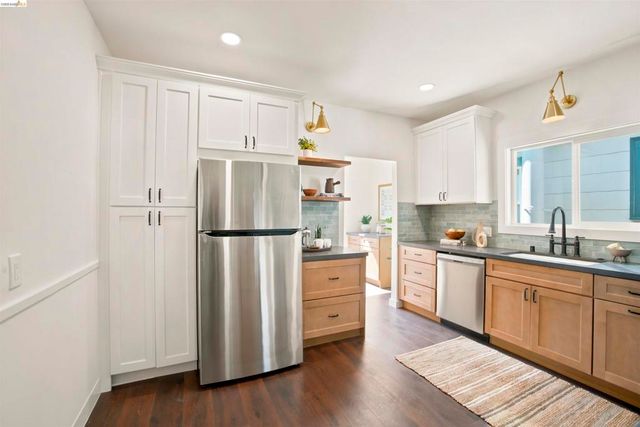 4205 West St, Oakland, CA 94608