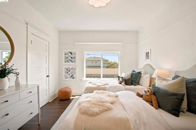 4205 West St, Oakland, CA 94608
