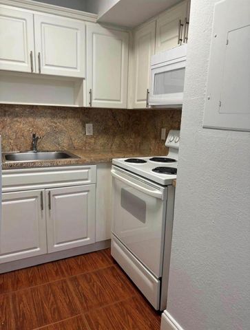 1152 NW 3rd St 2, Miami, FL 33128