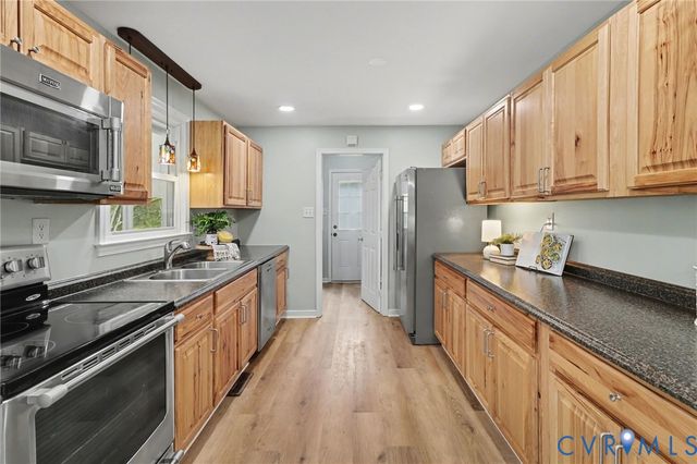 1102 Collingwood Dr, Hopewell, VA 23860