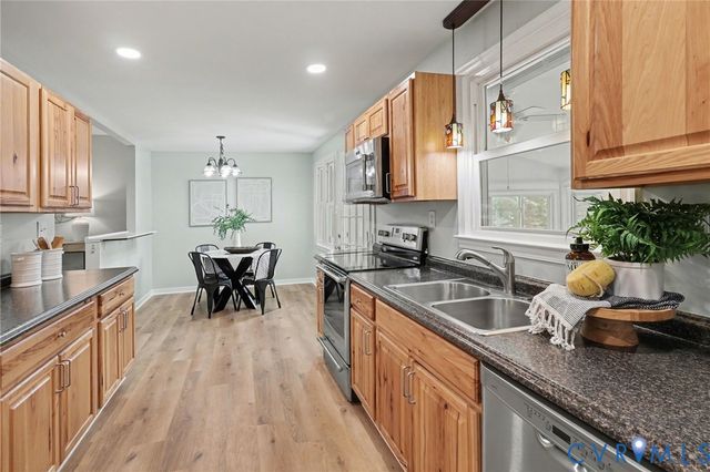 1102 Collingwood Dr, Hopewell, VA 23860