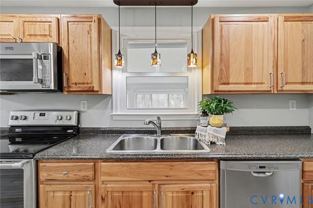 1102 Collingwood Dr, Hopewell, VA 23860