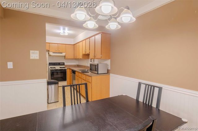 12025 Ina Drive 98, Sterling Heights, MI 48312