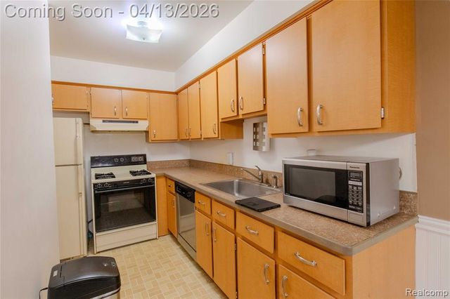 12025 Ina Drive 98, Sterling Heights, MI 48312