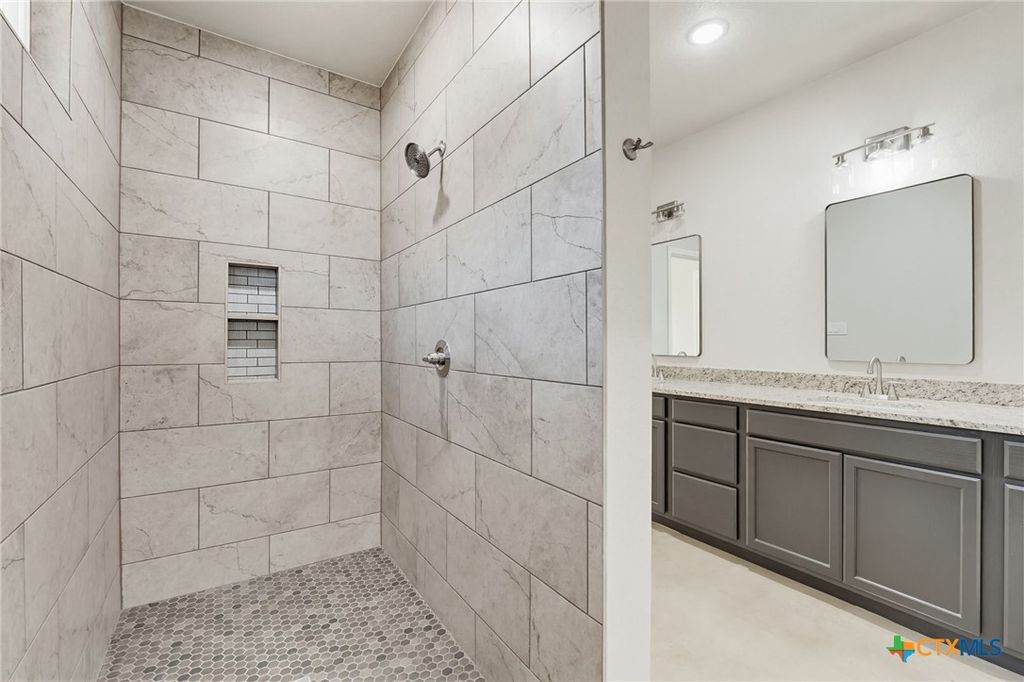 Image 13 of property listing at 410 W Avenue C, Copperas Cove, TX 76522