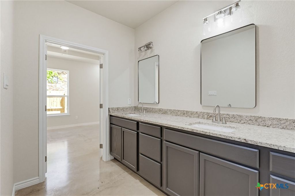 Image 14 of property listing at 410 W Avenue C, Copperas Cove, TX 76522