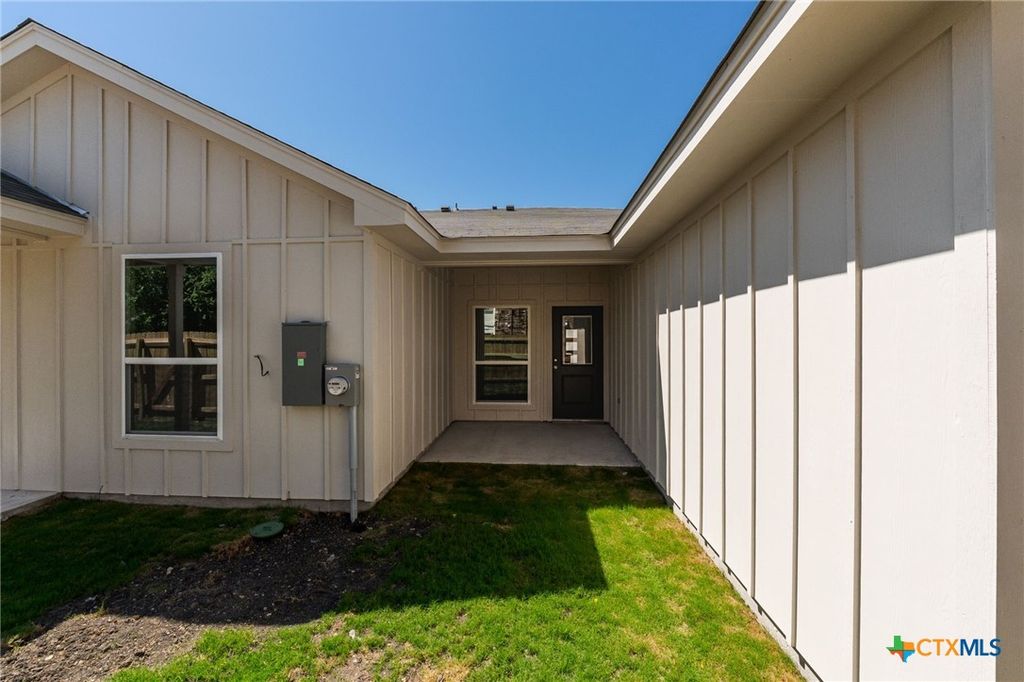 Image 20 of property listing at 410 W Avenue C, Copperas Cove, TX 76522