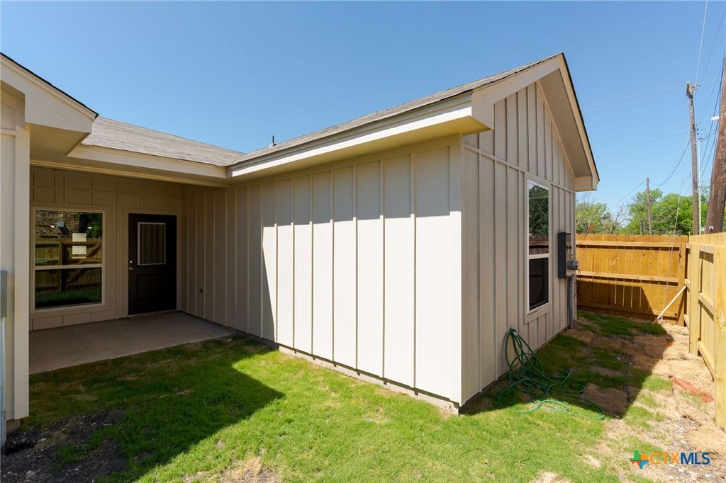 Image 21 of property listing at 410 W Avenue C, Copperas Cove, TX 76522