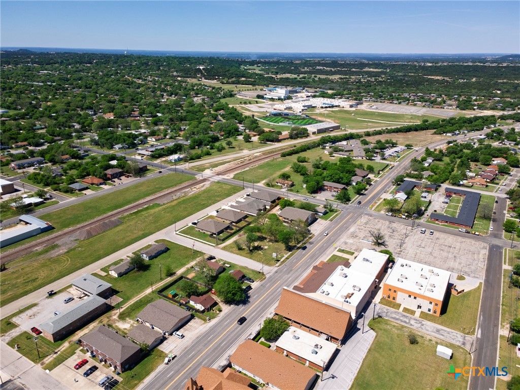 Image 24 of property listing at 410 W Avenue C, Copperas Cove, TX 76522