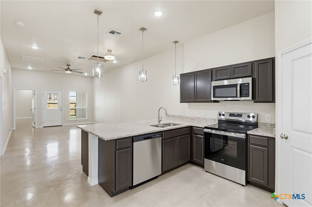 Image 6 of property listing at 410 W Avenue C, Copperas Cove, TX 76522