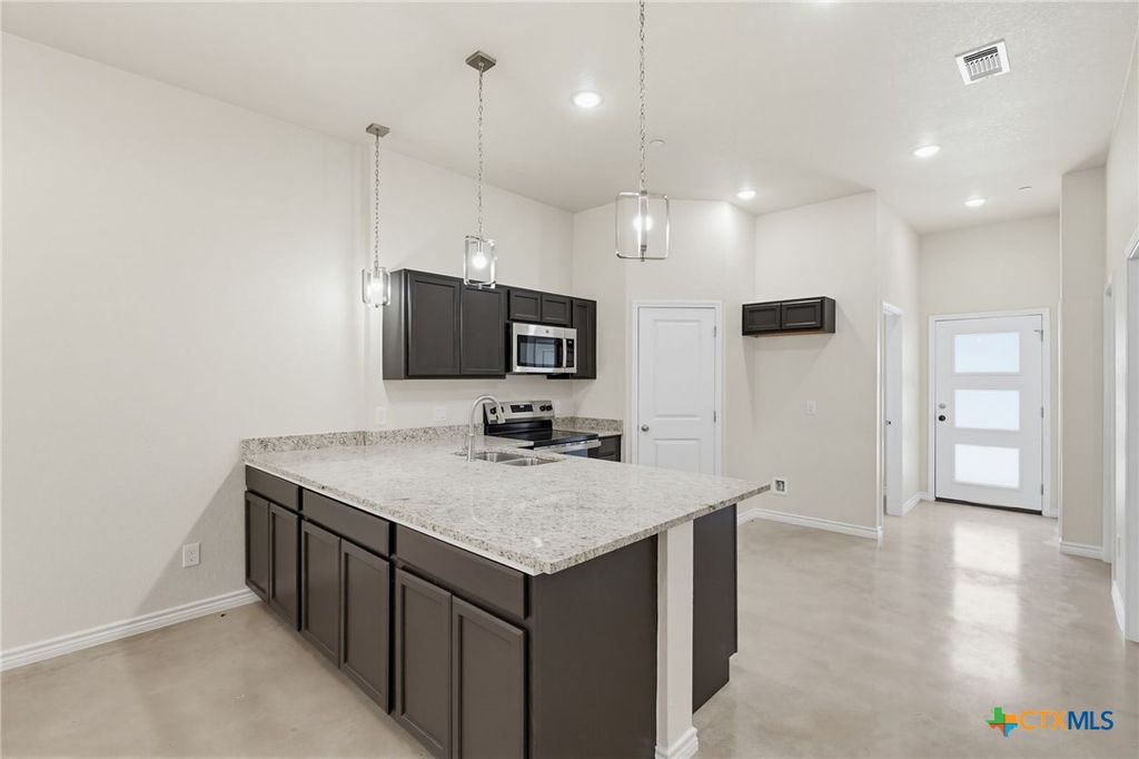 Image 8 of property listing at 410 W Avenue C, Copperas Cove, TX 76522