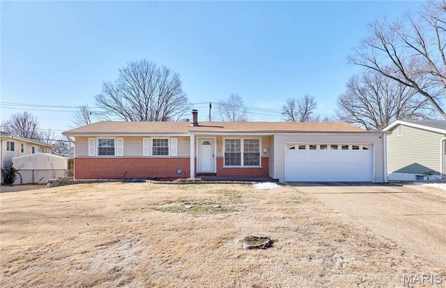 4 Sharon Court, Florissant, MO 63031