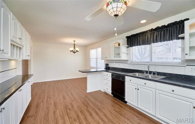 4 Sharon Court, Florissant, MO 63031