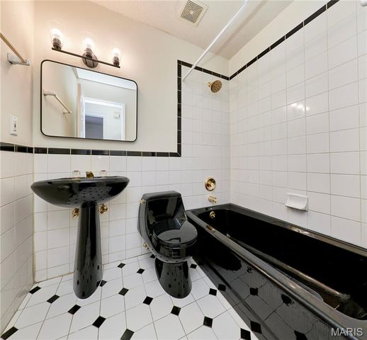 4 Sharon Court, Florissant, MO 63031